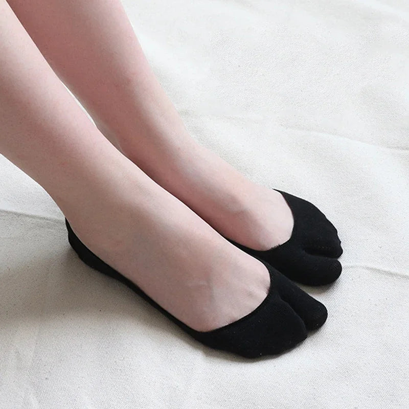Women's Two Finger Socks – Summer Thin, Non-slip, Invisible Low Cut Boat Socks, Solid Color, Breathable Cotton Tabi Socks