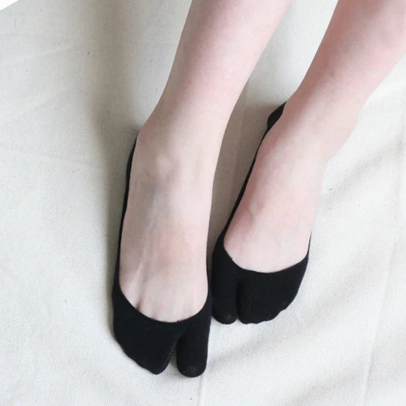 Women's Two Finger Socks – Summer Thin, Non-slip, Invisible Low Cut Boat Socks, Solid Color, Breathable Cotton Tabi Socks